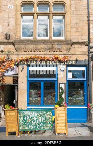 Il Wee Pub Biddy Mulligans Irish Bar o il più piccolo Pub in Scozia Grassmarket Corries vicino Grassmarket Edinburgh Midlothian Scozia Regno Unito GB Europa Foto Stock