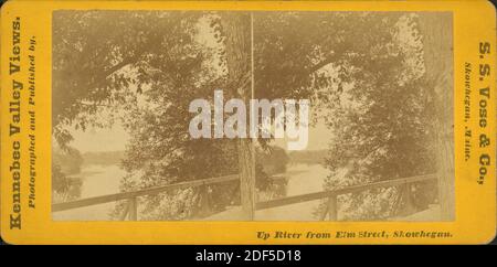 Lungo il fiume da Elm Street, Skowhegan., immagine statica, Stereographs, 1850 - 1930, S.S. Vose & Co Foto Stock