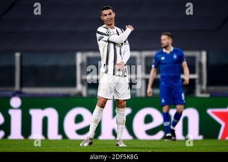 Torino, Italia - 02 dicembre 2020: Cristiano Ronaldo della Juventus FC reagisce durante la partita di calcio della UEFA Champions League Group G tra Juventus FC e FC Dynamo Kyiv. La Juventus FC ha vinto 3-0 contro Dynamo Kyiv. Credit: Nicolò campo/Alamy Live News Foto Stock