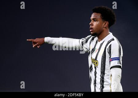 Torino, Italia - 02 dicembre 2020: Weston McKennie di Juventus FC gesti durante la partita di calcio della UEFA Champions League Group G tra Juventus FC e FC Dynamo Kyiv. La Juventus FC ha vinto 3-0 contro Dynamo Kyiv. Credit: Nicolò campo/Alamy Live News Foto Stock