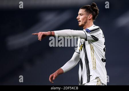 Torino, Italia - 02 dicembre 2020: Radu Dragusin dei gesti Juventus FC durante la partita di calcio della UEFA Champions League Group G tra Juventus FC e FC Dynamo Kyiv. La Juventus FC ha vinto 3-0 contro Dynamo Kyiv. Credit: Nicolò campo/Alamy Live News Foto Stock