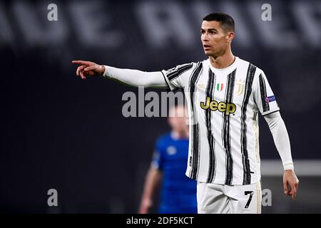 Torino, Italia - 02 dicembre 2020: Cristiano Ronaldo dei gesti Juventus FC durante la partita di calcio della UEFA Champions League Group G tra Juventus FC e FC Dynamo Kyiv. La Juventus FC ha vinto 3-0 contro Dynamo Kyiv. Credit: Nicolò campo/Alamy Live News Foto Stock