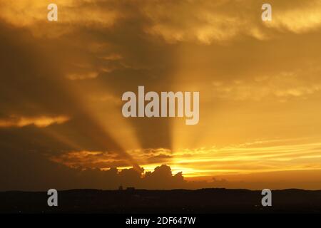 31 luglio 2020 Austin, Texas: Tramonto estivo dal Westgate Building vicino al Campidoglio di stato ad Austin, Texas Foto Stock