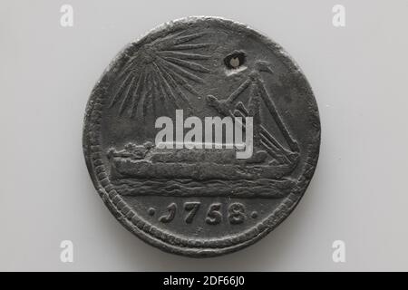 Povero piombo, Anonimo, 1758, colpito, piombo rotondo o piombo della torba, colpito per la diaconia vallone. Sulla parte anteriore una casa di torba con l'anno 1758 nel cut-off. Sul retro i tasti Leiden con su entrambi i lati una lettera, P e W. all'intersezione dei tasti è colpito il numero 89, Generale: 3.4 x 0,2cm (34 x 2mm), peso: 14,2g Foto Stock