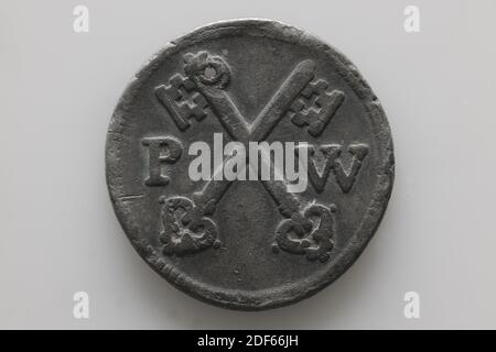 Povero piombo, Anonimo, 1758, colpito, piombo rotondo o piombo della torba, colpito per la diaconia vallone. Sulla parte anteriore una casa di torba con l'anno 1758 nel cut-off. Sul retro i tasti Leiden con su entrambi i lati una lettera, P e W. all'intersezione dei tasti è colpito il numero 89, Generale: 3.4 x 0,2cm (34 x 2mm), peso: 14,2g Foto Stock