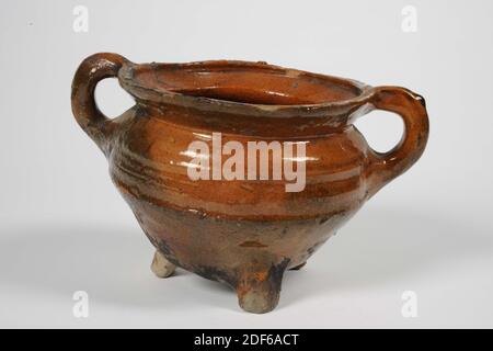 Uva, Anonymous, ultimo quarto del 16 ° secolo, glassa di piombo, terracotta, Generale: 12.5 x 20.2 x 15,2 cm 125 x 202 x 152 mm, uva con tre gambe e due orecchie di terracotta rossa cotto, smaltata con glassa di piombo. Il fondo è scritto in inchiostro, PIOMBO 1964 LOKHORST n. 9. Vs., 1972 Foto Stock