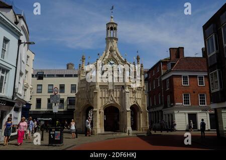 Chichester Cross è un'elaborata croce di mercato perpendicolare nel centro della città di Chichester, Sussex occidentale, che si trova all'intersezione della Foto Stock