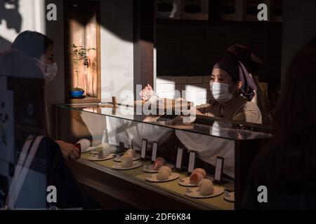 Tokyo, Giappone. 21 Ott 2020. Negozio di dolci tradizionali giapponesi a Ginza. Credit: Stanislav Kogiku/SOPA Images/ZUMA Wire/Alamy Live News Foto Stock