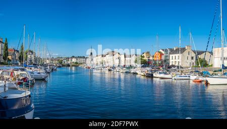 Francia, Ille-et-Vilaine, Redon, il porto turistico tra il fiume la Vilaine e il canale da Nantes a Brest Foto Stock