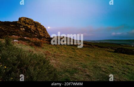 Moonrise su Garn Fechan, Pembrokeshire Inverno Foto Stock