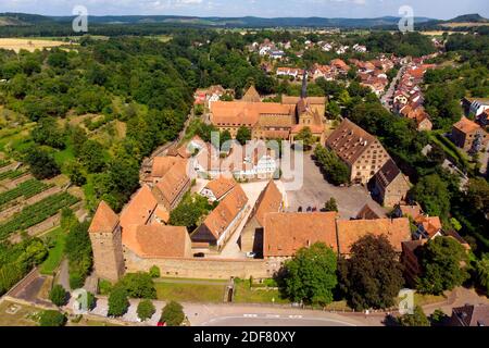 Germania, Baden Wurttemberg, Maulbronn, monastero cistercense medievale (Kloster Maulbronn), patrimonio mondiale dell'UNESCO (vista aerea) Foto Stock