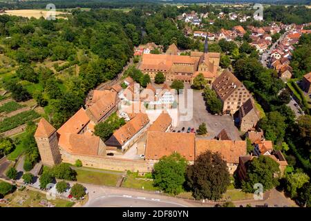 Germania, Baden Wurttemberg, Maulbronn, monastero cistercense medievale (Kloster Maulbronn), patrimonio mondiale dell'UNESCO (vista aerea) Foto Stock