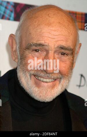 New York, Stati Uniti. 05 aprile 2020. Sean Connery Micheline Connery partecipa all'ottavo annuale Charity Fashion Show "Dred to Kilt" alla M2 Ultra Lounge il 5 aprile 2010 a New York City. People: Sean Connery Micheline Connery Credit: Hoo Me.Com/Media Punch/Alamy Live News Foto Stock