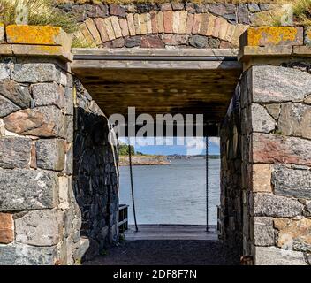 Il simbolo principale di Suomenlinna - Kuninkaanportti (porta del Re) Foto Stock