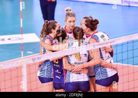 Scandicci, Firenze, Italia. scandicci, firenze, Italia, Palazzetto dello Sport, 03 Dic 2020, felicità dei giocatori di Savino del bene Scandicci durante lo sviluppo SkyRes Rzeszow vs Savino del bene Scandicci - CEV Champions League Women volley match Credit: Lisa Guglielmi/LPS/ZUMA Wire/Alamy Live News 2020 Foto Stock
