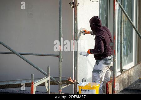 Cantiere, isolamento termico, isolamento esterno, isolamento facciata, facciata isolata di un nuovo edificio è intonacato, Duisburg, NRW, Germania Foto Stock