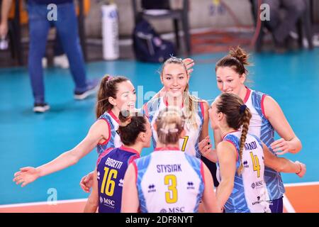 Scandicci, Firenze, Italia. scandicci, firenze, Italia, Palazzetto dello Sport, 03 Dic 2020, felicità dei giocatori di Savino del bene Scandicci durante lo sviluppo SkyRes Rzeszow vs Savino del bene Scandicci - CEV Champions League Women volley match Credit: Lisa Guglielmi/LPS/ZUMA Wire/Alamy Live News 2020 Foto Stock