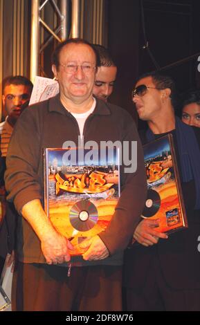 Cantante Kabyle Idir Dies a 70 ---- file - cantante algerino Idir (Hamid Cheriet) partecipa alla festa 'rain'B Fever 2' Columbia Records, tenutasi al Qin club, a Parigi, Francia, il 27 novembre 2006 per il premio 'rain'B Fever 2'. Foto di Christophe Guibbaud/ABACAPRESS.COM Foto Stock