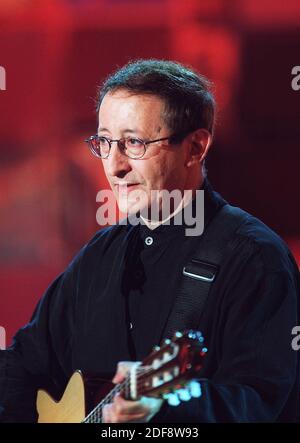 Cantante Kabyle Idir Dies at 70 ---- file - © Jean-Jacques Datchary/ABACA. 15822-3. Parigi, 11/99. Enregistrement de Vivement Dimanche, Žmission diffuse le 28/12/99 : Idir. Foto Stock