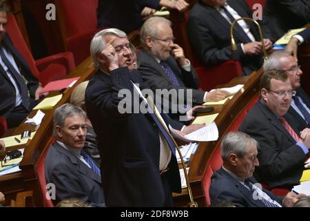 File photo - Claude Goasguen, deputato del 16° arrondissement di Parigi durante un tempo delle interrogazioni sulle rivolte successive alla vittoria del PSG, all'Assemblea nazionale di Parigi, in Francia, il 14 maggio 2013. Les Republicains l'MP Claude Goasguen è morto di Covid-19 all'età di 75 anni è stato annunciato giovedì. Foto di Mousse/ABACAPRESS.COM Foto Stock