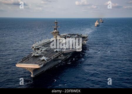 File di handout foto datata 15 marzo 2020 della portaerei USS Theodore Roosevelt nel mare cinese. Brett Crozier, capitano della portaerei nucleari Theodore Roosevelt, con più di 100 marinai infettati con il coronavirus ha chiesto lunedì ai funzionari della Marina degli Stati Uniti per le risorse per consentire l'isolamento del suo intero equipaggio ed evitare possibili morti in una situazione che ha descritto come rapidamente deteriorarsi. Foto di US Navy via ABACAPRESS.COM Foto Stock