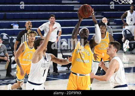 Riverside, California, Stati Uniti. 2 dicembre 2020. Se Louisiana Forward Pape Diop (13) va in su per un colpo durante il gioco. La CBU Lancers ha ospitato i se Louisiana Lions al CBU Event Center di Riverside. Credit: Ardie Crenshaw/ZUMA Wire/Alamy Live News Foto Stock