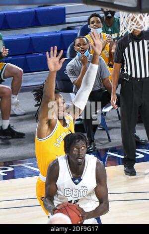 Riverside, California, Stati Uniti. 2 dicembre 2020. California Baptist University Forward/Center Gorjok Gak (12) va in su per un colpo durante il gioco. La CBU Lancers ha ospitato i se Louisiana Lions al CBU Event Center di Riverside. Credit: Ardie Crenshaw/ZUMA Wire/Alamy Live News Foto Stock