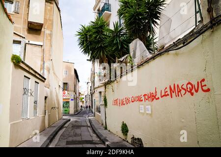 Street Graffiti per celebrare la Festa del lavoro, durante il confinamento per contrastare la progressione del coronavirus / Covid-19, a Marsiglia, Francia, il 1 ° maggio 2020. Foto di Julien Poupart/ABACAPRESS.COM Foto Stock