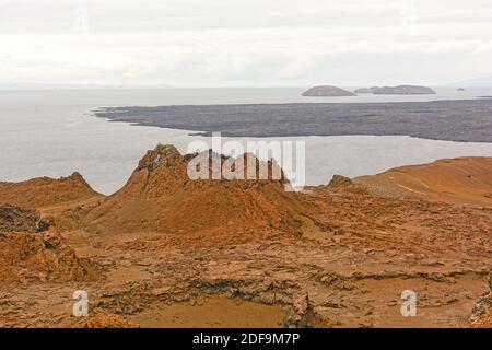 Cono sparso su un'isola Bartolomé nelle Galapagos Foto Stock