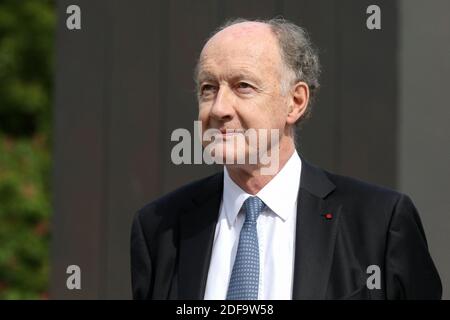 Yves de Gaulle, nipote di Charles de Gaulle durante la cerimonia del 75° anniversario della vittoria della seconda guerra mondiale in Europa, a Parigi, in Francia, l'8 maggio 2020, il 53° giorno di una stretta chiusura del paese, volta a frenare la diffusione della COVID-19. Foto di Stephane Lemouton/Pool/ABACAPRESS.COM Foto Stock