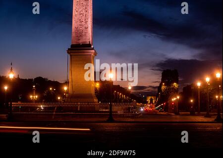 Avenue des Champs-Elysees, Arc de Triomphe e obélisque Egiziano di Place de la Concorde visto a Parigi, Francia, il 7 maggio 2020, il 52° giorno di blocco per prevenire la diffusione dell'epidemia COVID-19. Foto di Ammar Abd Rabbo/ABACAPRESS.COM Foto Stock