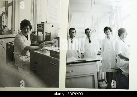 Foto storica: Assistente di laboratorio a Baerenmarke, Allgäuer Alpenmilch AG circa 1963 a Biessenhofen, Baviera, Germania. Riproduzione a Marktoberdorf, Germania, 26 ottobre 2020. © Peter Schatz / Alamy foto d'archivio Foto Stock