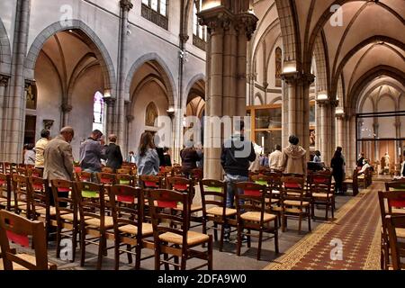 Riapertura delle messe alla chiesa di Saint-Hippolyte a Parigi, Francia il 23 maggio 2020. Foto di Ait Adjedjou Karim/Avenir Pictures/ABACAPRESS.COM Foto Stock