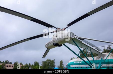 18 luglio 2018, regione di Mosca, Russia. Elicottero MIL V-12 al Museo Centrale dell'Aeronautica Russa di Monino. Foto Stock