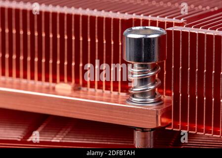 Dissipatori di calore passivi in rame utilizzati per raffreddare i componenti elettronici Foto Stock