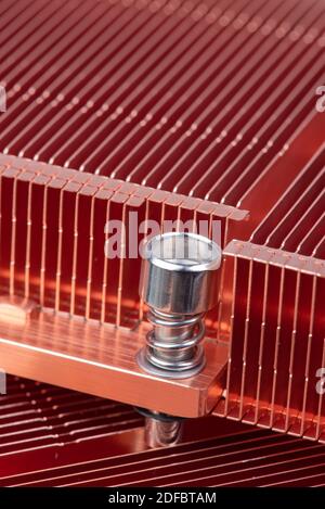 Dissipatori di calore passivi in rame utilizzati per raffreddare i componenti elettronici Foto Stock