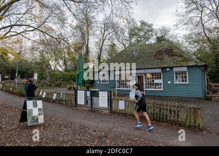 The Rookery Cafe at Streatham Common il 9 novembre 2020 a Londra nel Regno Unito. Foto di Sam Mellish Foto Stock