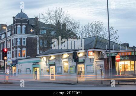 Stazione di Streatham Hill lungo Streatham High Road il 13 novembre 2020 a Londra nel Regno Unito. Foto di Sam Mellish Foto Stock