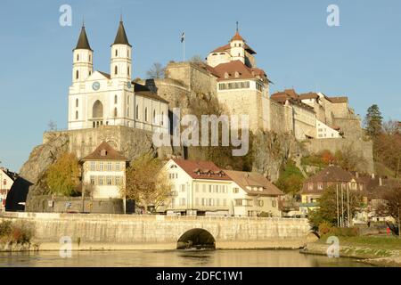 Il forte medievale e la chiesa di Aarburg sulla Svizzera Foto Stock