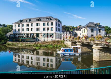 Francia, Morbihan, Josselin, Hotel-Restaurant du Chateau sulle rive del fiume Oust Foto Stock