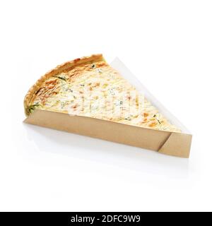 Fetta di torta di salmone e broccoli Foto Stock