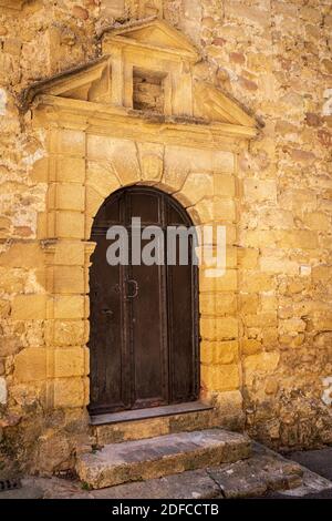 Francia, Vaucluse, parco naturale regionale del Luberon, Vaugines, hotel des Bouliers, Porte de la Commanderie Foto Stock