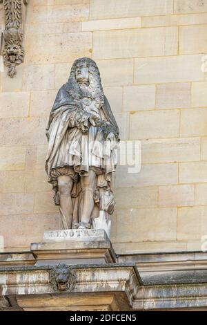 Francia, Parigi, il Palazzo del Louvre, il cortile di Napoleone, la rotonda di Apollo, la statua di le N?tre, area classificata come Patrimonio Mondiale dell'UNESCO Foto Stock