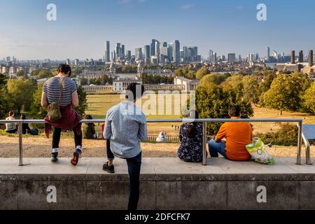 Una vista dall'alto di Greenwich Park e Canary Wharf, Londra, Regno Unito Foto Stock