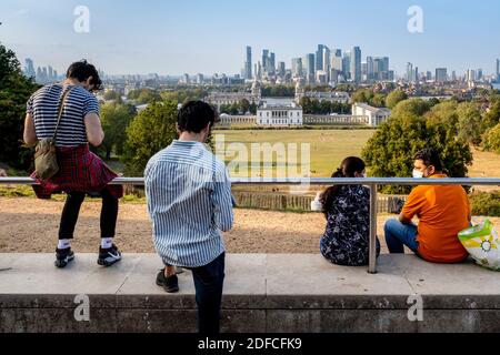 Una vista dall'alto di Greenwich Park e Canary Wharf, Londra, Regno Unito Foto Stock