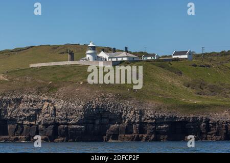 Faro di Anvil Point con mare sullo sfondo Foto Stock