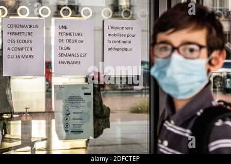 ILLUSTRAZIONE TORNANDO A SCUOLA, LE SCUOLE RIAPRIRSI A SEGUITO DEL CONFINAMENTO DURANTE LA PANDEMIA COVID 19, CHARENTON LE PONT, ILE DE FRANCE, FRANCIA, EUROPA Foto Stock