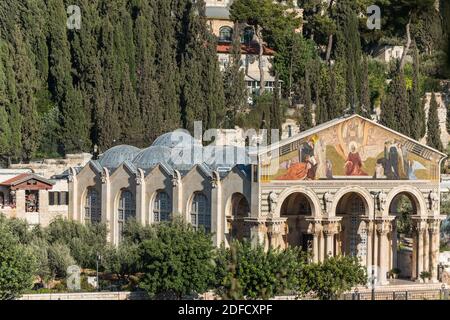 Chiesa di tutte le nazioni, o Basilica dell'agonia, una chiesa cattolica romana situata sul Monte degli Ulivi a Gerusalemme, accanto al Giardino del Getsema Foto Stock