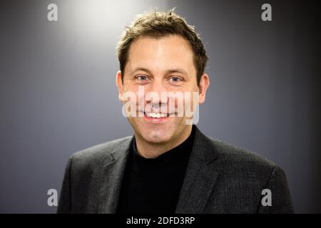 Kiel, Germania. 04 dicembre 2020. Il Segretario Generale della SPD Lars Klingbeil guarda alla macchina fotografica. Klingbeil ha visitato Schleswig-Holstein per partecipare ad una riunione del think tank. Tra le altre cose, il think tank sta preparando il processo di programmazione del DOCUP Schleswig-Holstein per le elezioni statali del 2022. Credit: Frank Molter/dpa/Alamy Live News Foto Stock