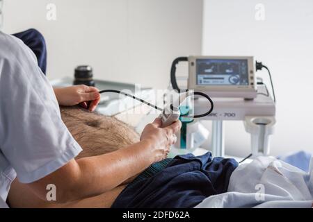 Misurazione del volume della vescica e del volume residuo post-svuotamento (RPM), scanner della vescica o scanner della vescica per la diagnosi della ritenzione urinaria, valutazione Foto Stock